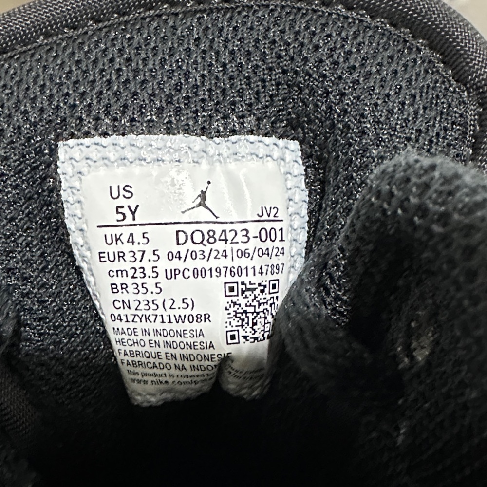 Air Jordon 1 Mid Top Sneakers 5Y - Picture 6 of 7